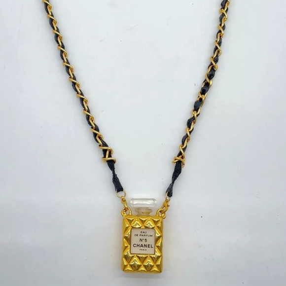 AUTH Chanel NO.5 RARE Mini Bottle Perfume Leather Chain Necklace Pendant W/Box - Picture 3 of 8